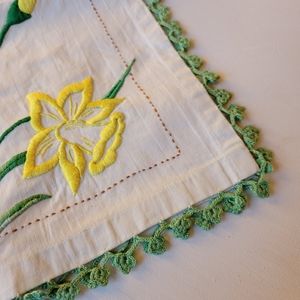 Vintage daffodil embroidered table runner